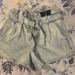 Hollister Ultra High Rise Mom Short 3”